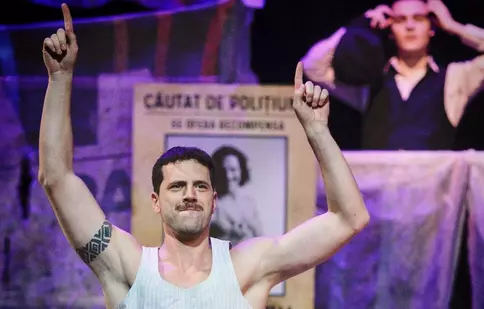 Adrian Nartea, detalii inedite despre debutul său în teatru. Cum e viața după „Vlad”. „Pot să fac și altfel de roluri”. EXCLUSIV