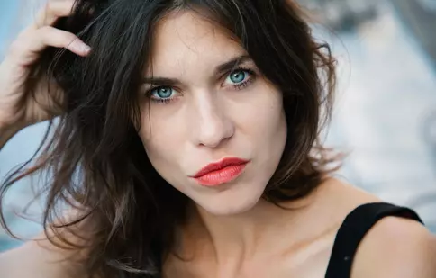 Interviu Ana Ularu. Actrița joacă în două noi seriale de excepție: „The Power” și „Spy/Master”. EXCLUSIV