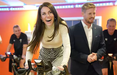 Kate Middleton și prințul William s-au întrecut într-o cursă pe două roți. Cine a câștigat?