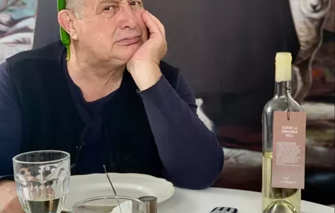 Mircea Dinescu revine la Prima TV cu un nou sezon al emisiunii „Poezie și delicatețuri”