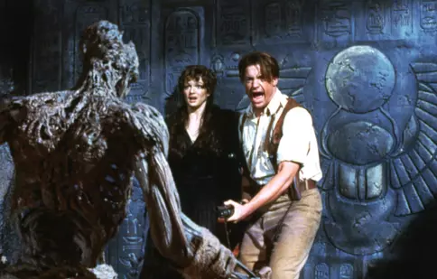 Brendan Fraser era să moară strangulat pe platourile de filmare de la „Mumia”