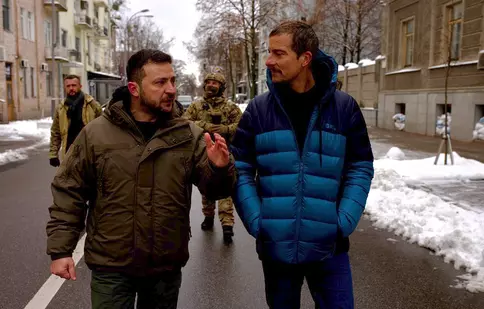 Documentarul Bear Grylls și Președintele Zelenski: Zona de război, duminică pe Discovery Channel