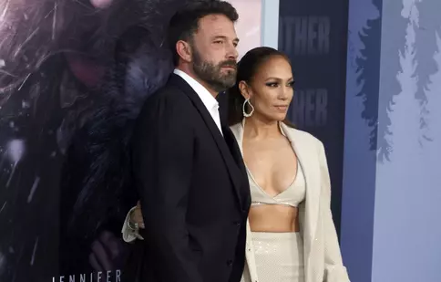 Jennifer Lopez și Ben Affleck, pasionali pe covorul roșu! Cei doi și-au făcut apariția la premiera „The Flash”