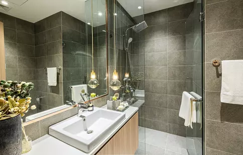 Din ce materiale sunt realizate cabinele de duș moderne?