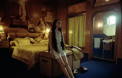 Emma Stone joacă în „Poor Things” un soi de Frankenstein feminin