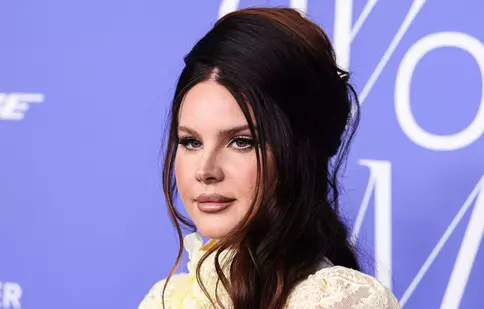 Lana del Rey, moment stânjenitor pe scena de la Glastonbury. Motivul uluitor pentru care i-a fost întrerupt concertul