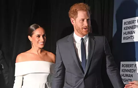 Prințul Harry și Meghan Markle, marii absenți de la Globurile de Aur. Prezentatorii au făcut glume pe seama lor și i-au criticat dur