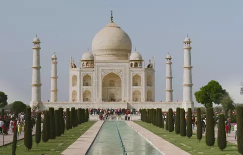 TAJ MAHAL - O SUPER STRUCTURĂ DE DEMULT ȘI SIMBOL ETERN AL DRAGOSTEI