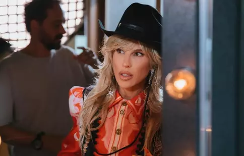 Corina a revenit cu un nou single. Ce rol a avut Smiley în realizarea piesei „Las-o așa”