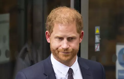 Prințul Harry, „oprimat psihologic” de Regina Elisabeta? De ce l-a tratat suverana cu răceală pe mezin
