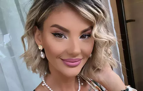 Ramona Olaru s-a pozat topless. Ce imagini de senzație a publicat din vacanța în Grecia