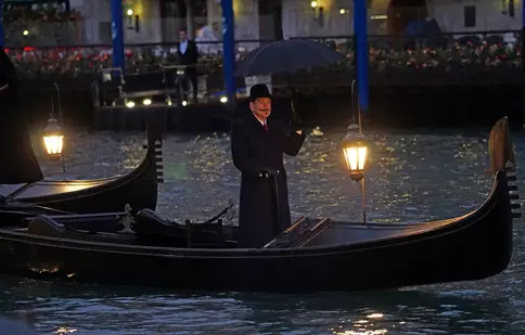 „Bântuind prin Veneția”, noul film cu Kenneth Branagh, e la cinema. Poirot investighează, într-un decor fascinant