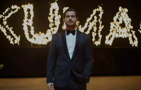 Când revine Çağatay Ulusoy la Netflix cu sezonul 3 din „Tânărul croitor”. Ce face actorul în prezent