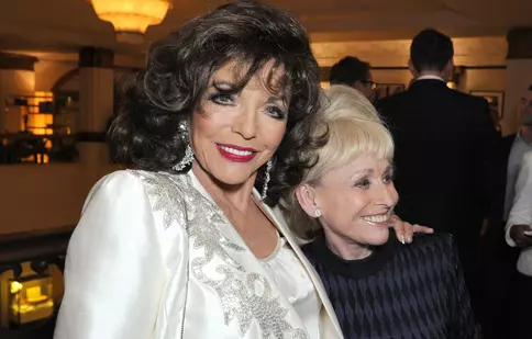 Cum arată Joan Collins la 90 de ani. Actrița din „Dinastia” insistă că nu și-a făcut operații estetice