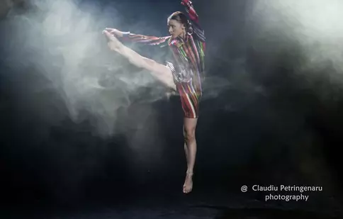 TVR 1 difuzează documentarul „La Bella Figura - Scurte eseuri despre corpuri feminine”. Când e premiera