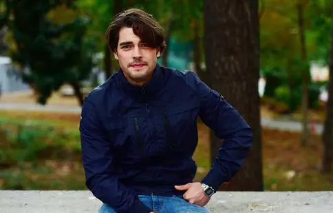 „Prieteni pe vecie” începe la TDC pe 27 septembrie. Serialul turcesc îl are în distribuție pe Akın Akınözü („Hercai”)