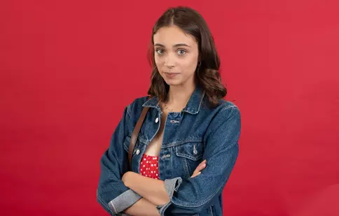 Teona Stavarachi, actrița și vocea de pe coloana sonoră din Groapa. „Cânt mai mult după ureche”. EXCLUSIV