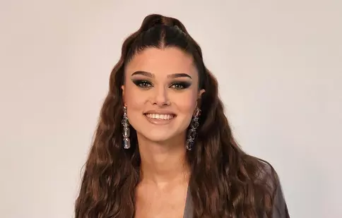 Theo Rose, după ce a fost acuzată că și-a pus silicoane. „Nu se potrivește. E ca nuca în perete”  