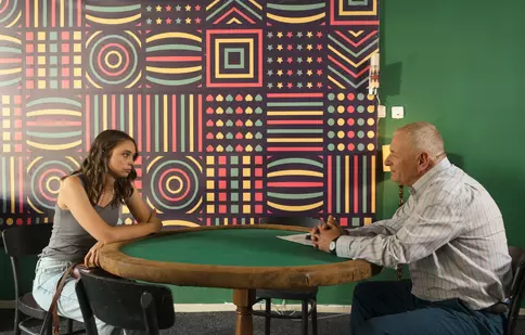 Ce se întâmplă în „Groapa”, episodul 8. Sandu are o discuție cu Sașa și Alma. „Fratele care te vinde, nu e frate”
