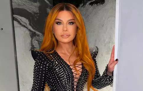Loredana Groza a renunțat la haine și s-a fotografiat în ipostaze provocatoare. Cum au reacționat fanii
