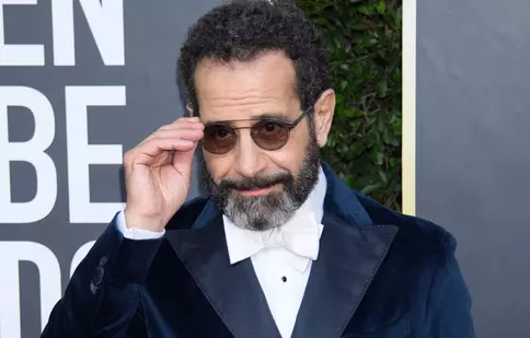 Tony Shalhoub redevine Monk. Au apărut primele imagini din filmul „Mr. Monk’s Last Case: A Monk Movie”