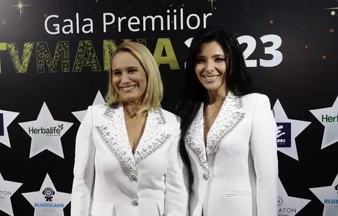 Andreea Esca și Corina Caragea, îmbrăcate la fel la gala Premiilor TVmania 2023. „Chiar așa am venit”