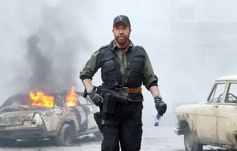 Chuck Norris, din nou pe marile ecrane, după 11 ani de absență. Actorul joacă într-un SF