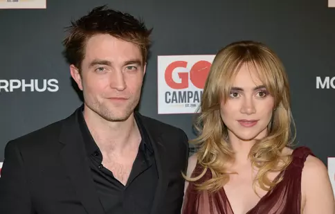 Suki Waterhouse, cu burtica de gravidă la vedere, la premiile Emmy 2024. Iubita lui Robert Pattinson a spus de ce a fost dificil să-și îmbrace rochia
