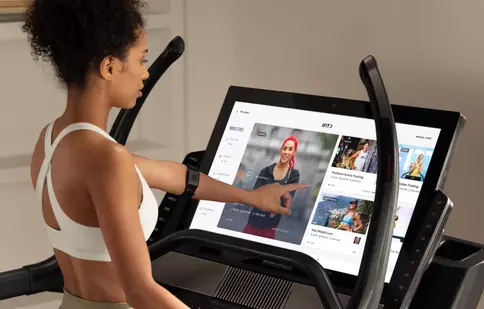 Descoperă aplicația iFiT: Antrenamente personalizate și motivație continuă