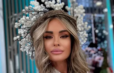 Diana Munteanu sfidează frigul: apariție în costum de baie, în zăpadă. „La cererea voastră, ca de obicei, am ieșit să beau cafeaua pe șezlong”