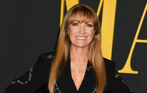 Jane Seymour, apariție de milioane. Actrița din „Dr. Quinn”, senzațională într-o rochie scurtă, la 72 de ani