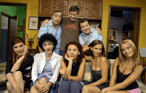 Cu ce se ocupă astăzi actorii din serialul „La bloc”. Nelu Curcă a renunțat la viața în lumina reflectoarelor și s-a retras la mănăstire