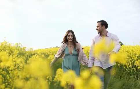 Modificare în grila Antena 1. De ce serialul „Lasă-mă, îmi place! Camera 609” a dispărut din programul de azi