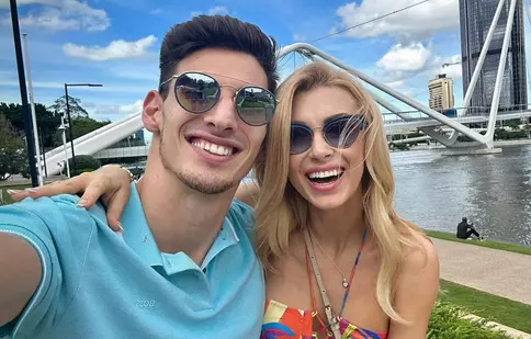 Victor Cornea a reacționat după ce fanii au spus că Andreea Bălan îi este antrenor. Sportivul este însoțit la turnee de solistă: „Nu mai merge la muncă?”