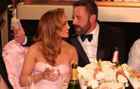 Cele mai frumoase cupluri de la Gala Globurilor de Aur. Ben Affleck și Jennifer Lopez s-au sorbit din priviri pe covorul roșu
