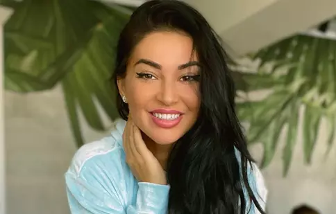 Elena Ionescu iubește din nou! Cine este fotbalistul cu 13 ani mai tânăr care i-a cucerit inima și i-a cunoscut deja fiul