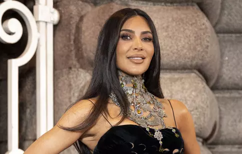 Kim Kardashian va fi protagonista și producătoarea unui serial documentar despre Elizabeth Taylor. Primele detalii despre proiect