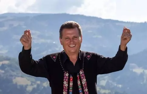 Cum arată vila din București în care locuiește Nea Marin. Prietenul său, Liviu Vârciu, a făcut turul casei luxoase