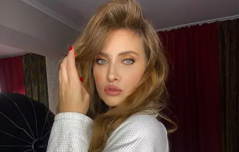Ce probleme are Iulia Albu în prag de sărbători. Noua locuință îi dă mari bătăi de cap: „Voi locui în șantier”