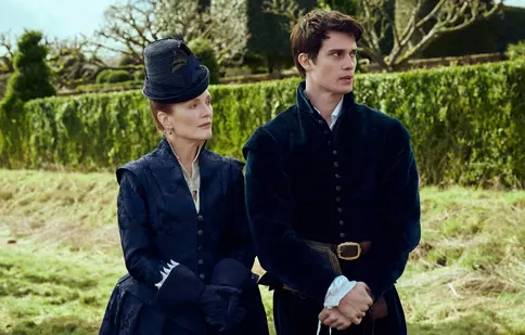 „Mary & George”, serial SkyShowtime. Insolita dramă istorică despre seducție și putere o are pe Julianne Moore în rol principal
