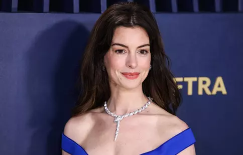 Anne Hathaway, în lacrimi la premiera filmului „The Idea of You”. Nicholas Galitzine a făcut furori pe scenă. VIDEO de la eveniment