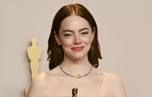 Emma Stone, după ce rochia ei s-a rupt la Premiile Oscar 2024. De ce crede că Ryan Gosling este vinovat