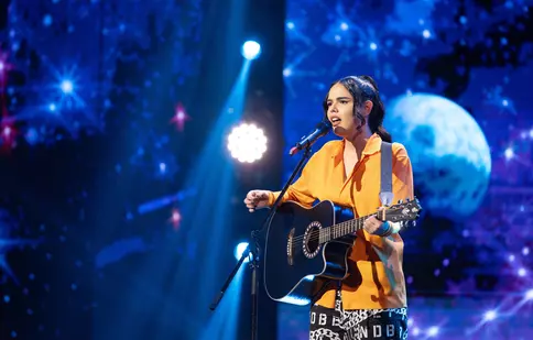Românii au talent 2024. Cine este Iulia Vîlceanu, tânăra care a primit Golden Buzz din partea lui Smiley și a lui Pavel Bartoș