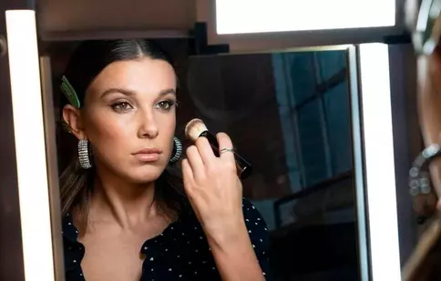 Millie Bobby Brown, strălucitoare pe covorul roșu la premiera „Damsel”. Viitorul socru, Jon Bon Jovi, a fost și el prezent