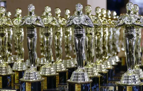 Ce conțin goodie bag-urile de la Oscar 2024. Premiul de „consolare”, un „gift bag” de 150.000 de dolari