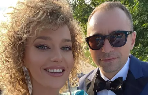 Alexia Țalavutis și Alex Fotea au împlinit șapte ani de căsătorie. Imagini din ziua nunții. Povestea lor a început pe platoul de filmare