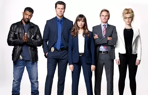 Serialele de comedie „Angie Tribeca” și „Mike & Molly” sunt difuzate la Warner TV. Când este premiera