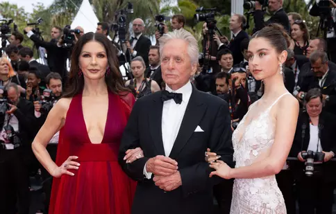 Cum arată fiica actorilor Catherine Zeta Jones și Michael Douglas. La 21 de ani, Carys e copia fidelă a mamei ei