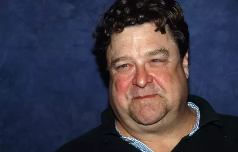 Cum arată acum John Goodman, după ce a slăbit 90 de kilograme. Cum a fost surprins împreună cu soția lui
