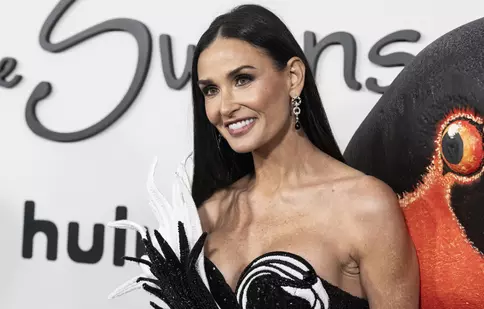 Demi Moore a făcut furori la o prezentare de modă Gucci. A purtat o ținută provocatoare transparentă: „Arată mai bine ca la 25 de ani!”